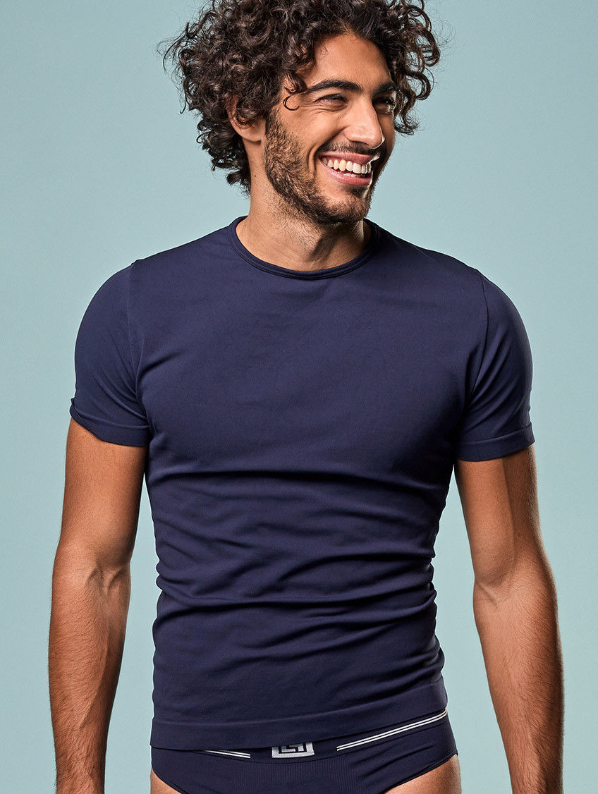 Férfi kerek nyakú rövid ujjú póló - Sötétkék Férfi kerek nyakú rövid ujjú póló - Sötétkék