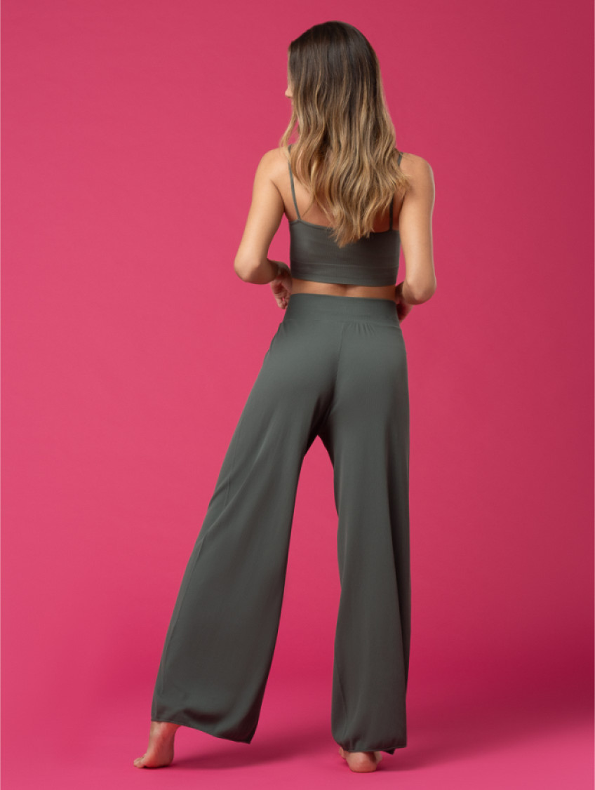 Női bordázott palazzo nadrág, bő szárú - Olíva Női bordázott palazzo nadrág, bő szárú - Olíva