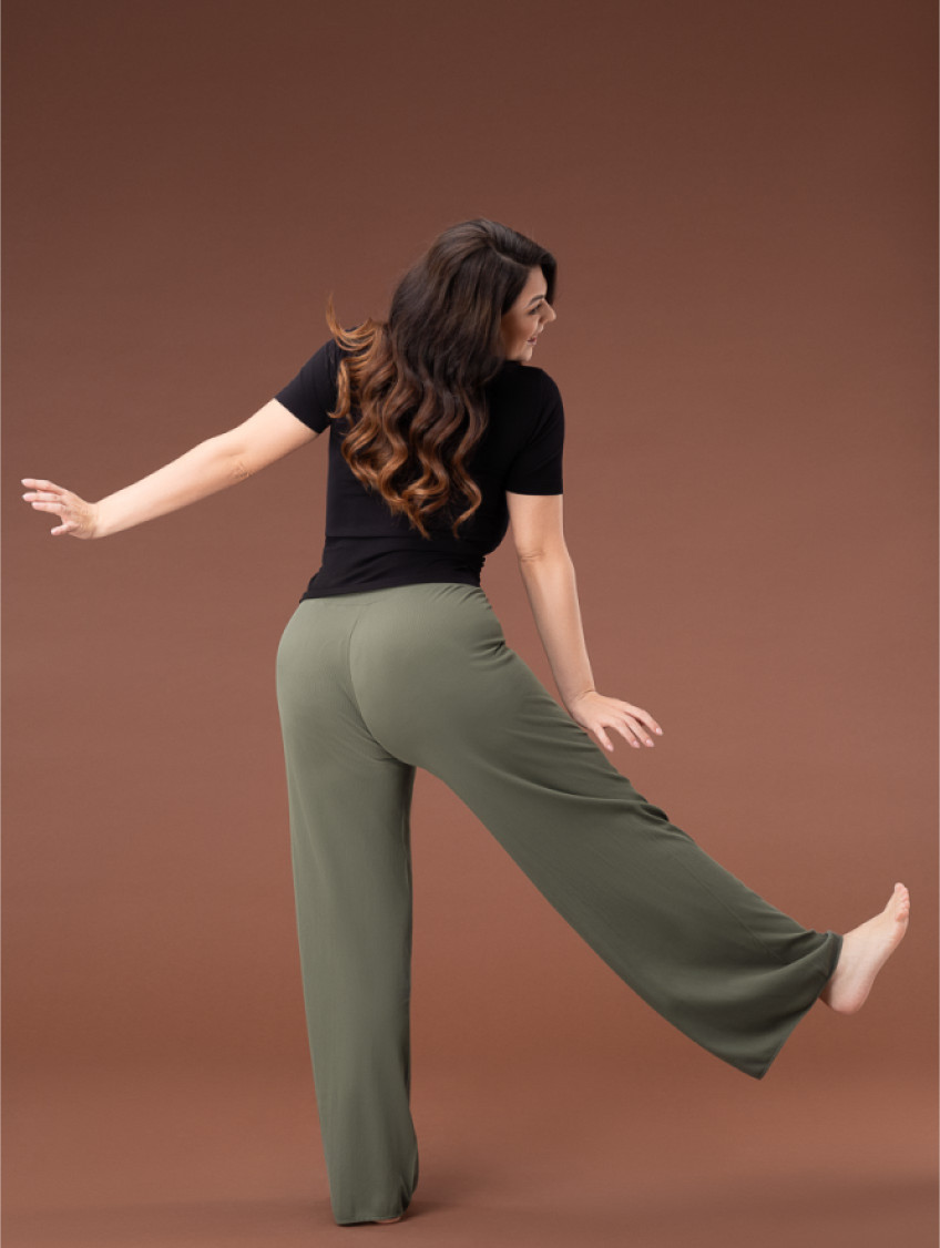 Női bordázott palazzo nadrág, bő szárú - Olíva Női bordázott palazzo nadrág, bő szárú - Olíva