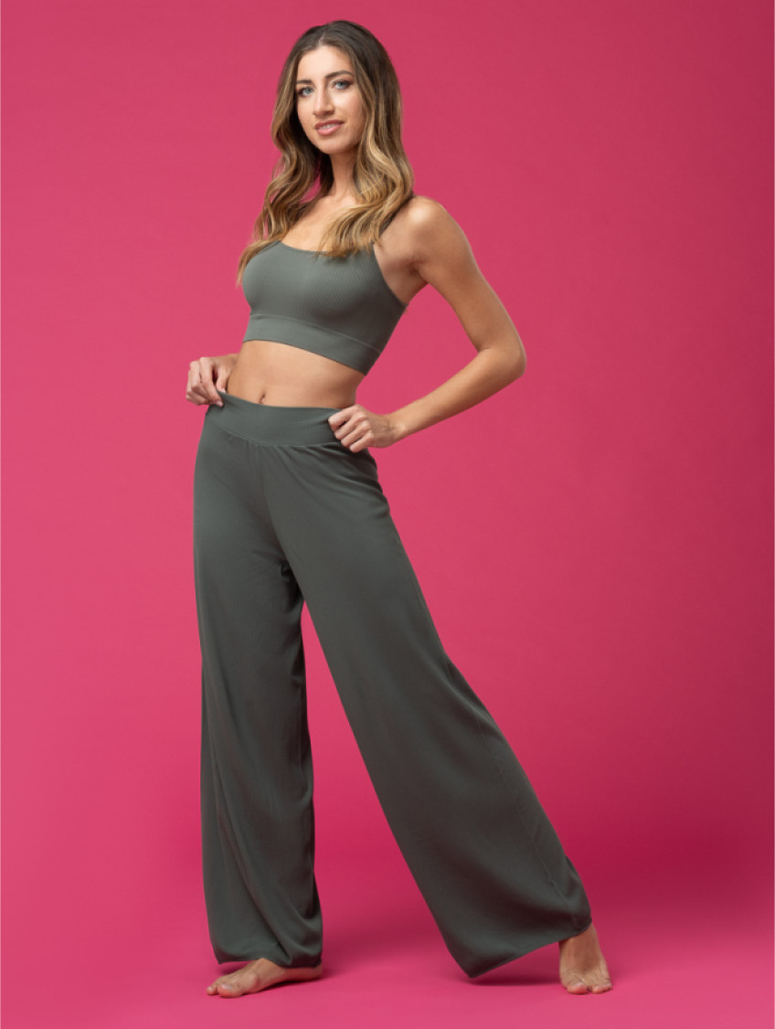 Női bordázott palazzo nadrág, bő szárú - Olíva Női bordázott palazzo nadrág, bő szárú - Olíva